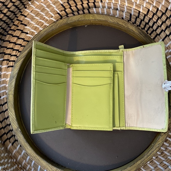 Fossil green wallet, GUC no defects no stains - Picture 8 of 8
